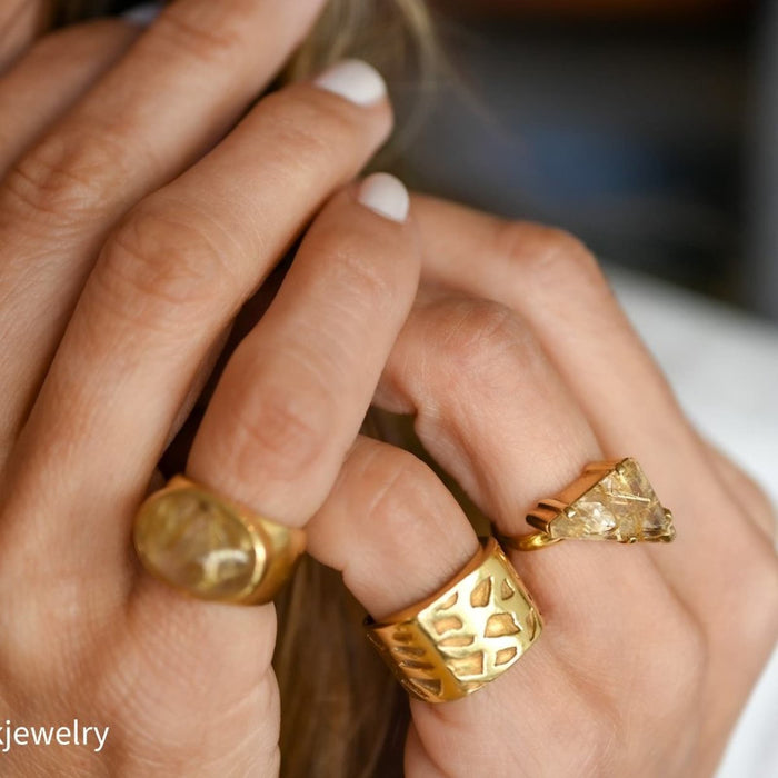 18k Yellow Gold Triangle Shape Rutilated Quartz Ring