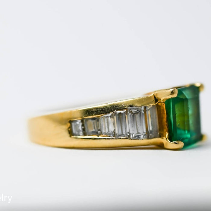 Emerald Ring in 18k Yellow Gold with Baguette Cut Diamond Accents