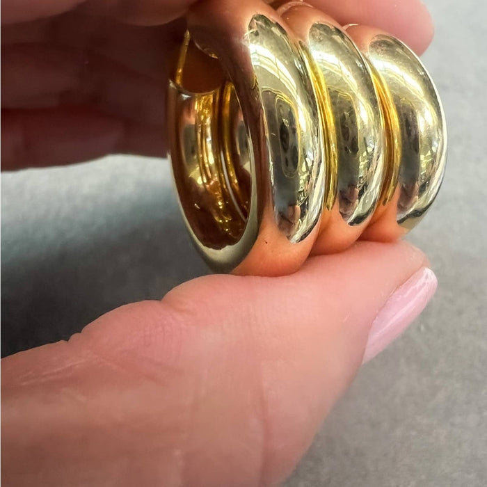 14K Yellow Gold Chunky Hoops Earrings.