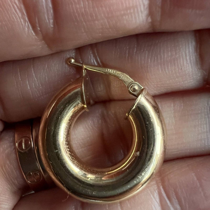 14K Yellow Gold Chunky Hoops Earrings.