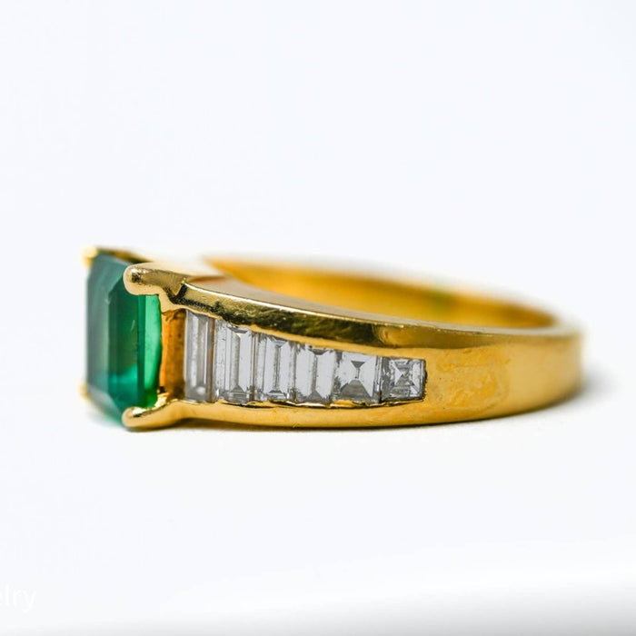 Emerald Ring in 18k Yellow Gold with Baguette Cut Diamond Accents