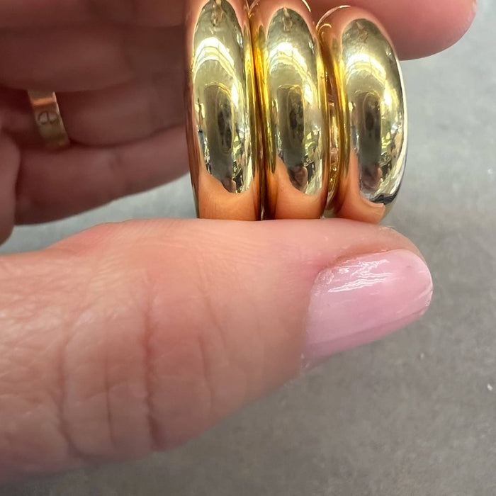 14K Yellow Gold Chunky Hoops Earrings.