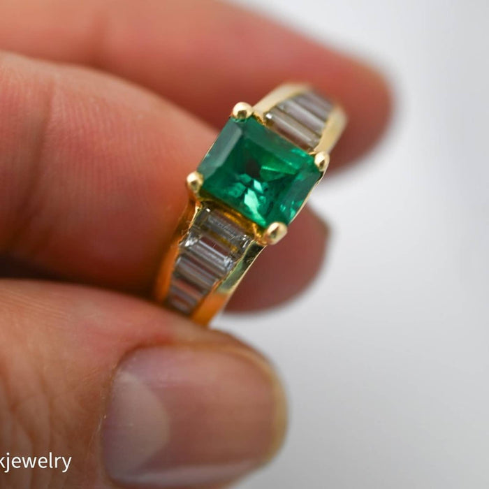 Emerald Ring in 18k Yellow Gold with Baguette Cut Diamond Accents