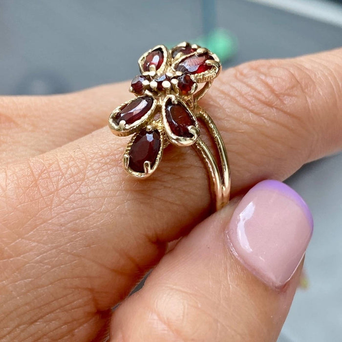 14k Yellow Gold Garnet Vintage Ring