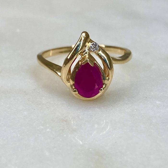 14K Gold Pear Shape Ruby Vintage Ring