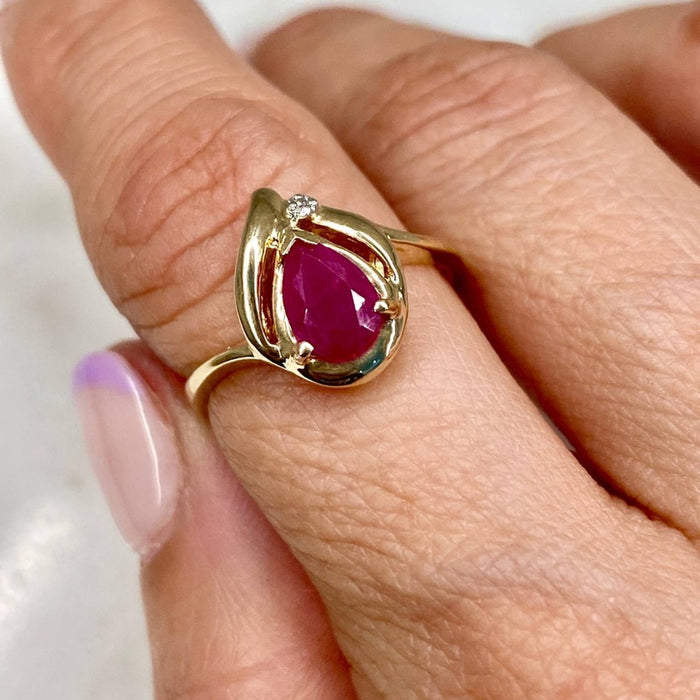 14K Gold Pear Shape Ruby Vintage Ring