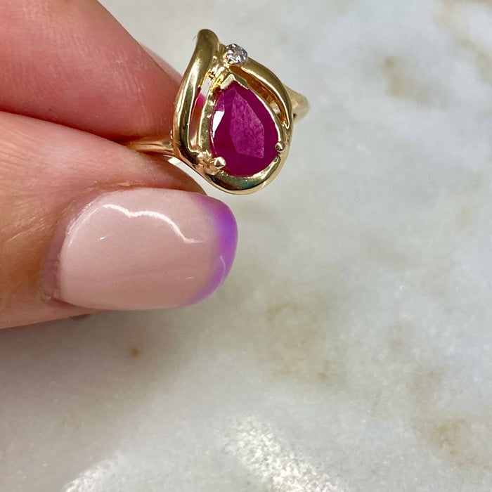 14K Gold Pear Shape Ruby Vintage Ring