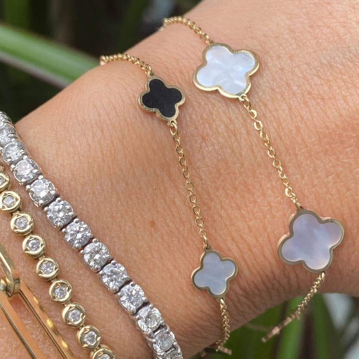 Four Leaf Clover bracelet, Mother of Pearl bracelet, flower bracelet,  delicate bracelet gold, birthstone bracelet, gemstone bracelet