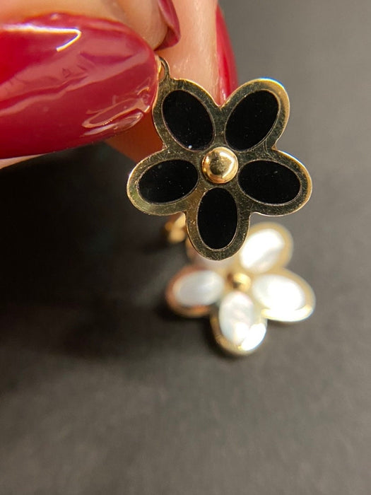 14K Yellow Gold Daisy Flower Charm Pendant