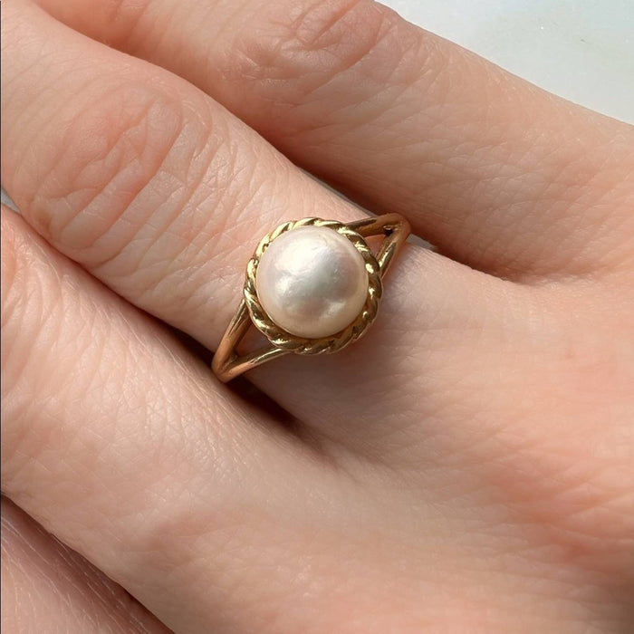 14K Yellow Gold Vintage Pearl Ring