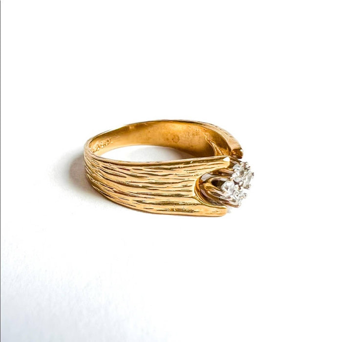 Vintage Texture Diamond Ring in14K Yellow Gold