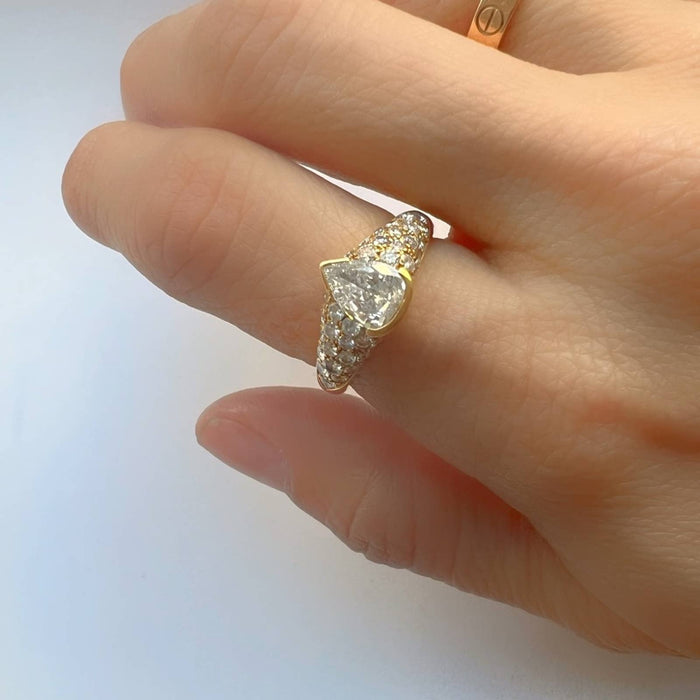 18K Yellow Gold Pear Shape Diamond Vintage Ring