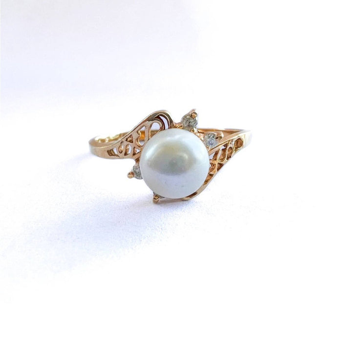 1990's Vintage 14k Solid Gold Pearl and Diamond Ring