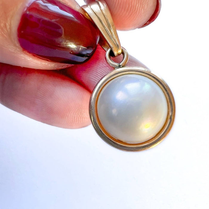 Vintage Mid Century 18K Yellow Gold Pearl Pendant