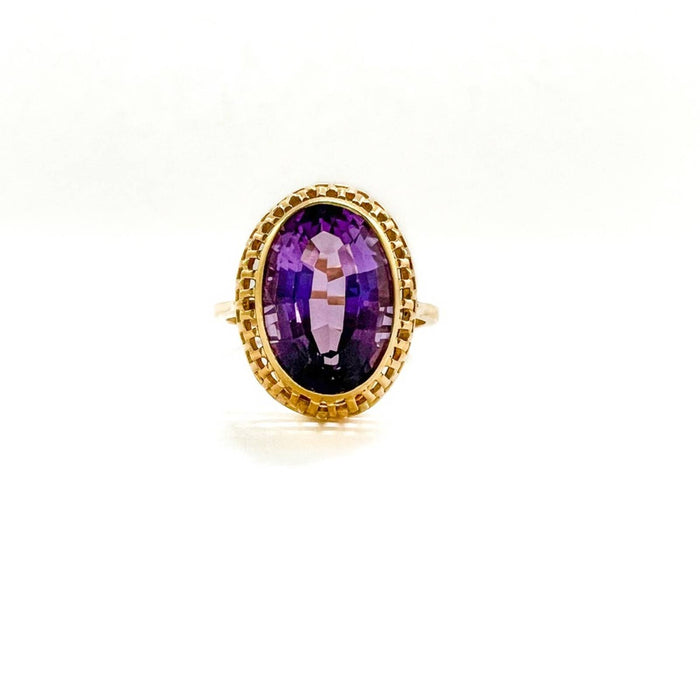 Vintage 18K Yellow Gold Oval Amethyst Ring