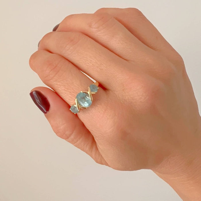 Vintage 14K Yellow Gold Three Stones Aquamarine Ring