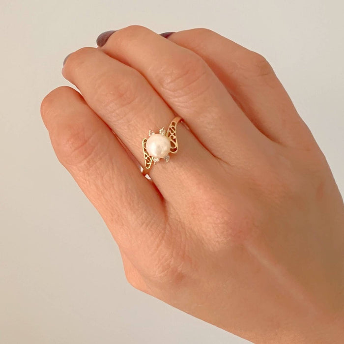 1990's Vintage 14k Solid Gold Pearl and Diamond Ring