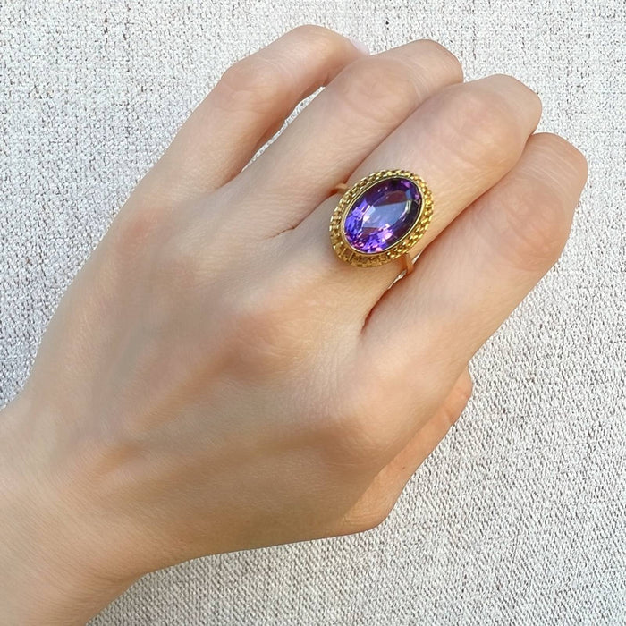 Vintage 18K Yellow Gold Oval Amethyst Ring