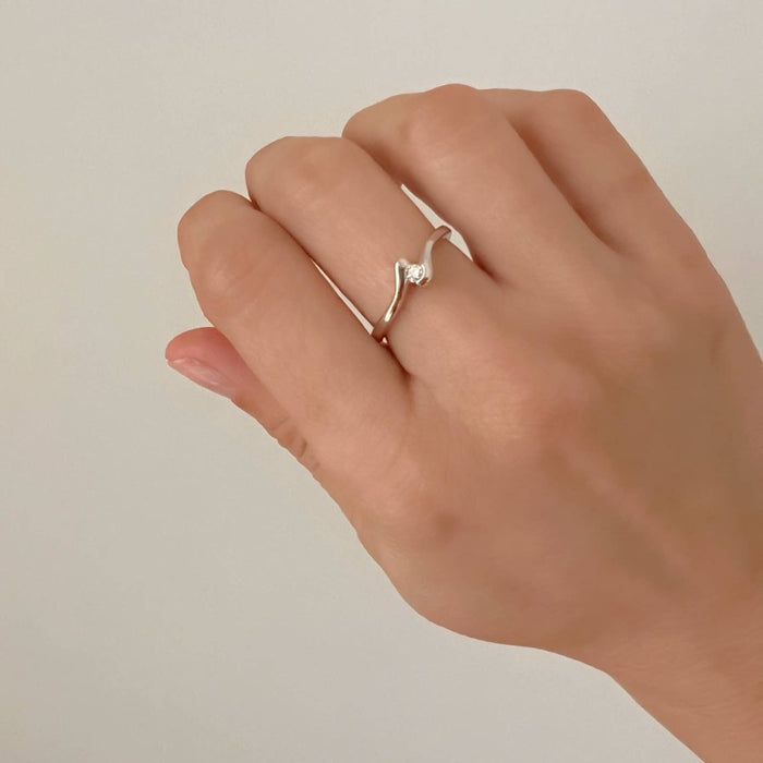 14k White Gold Diamond Swirl Dainty Ring