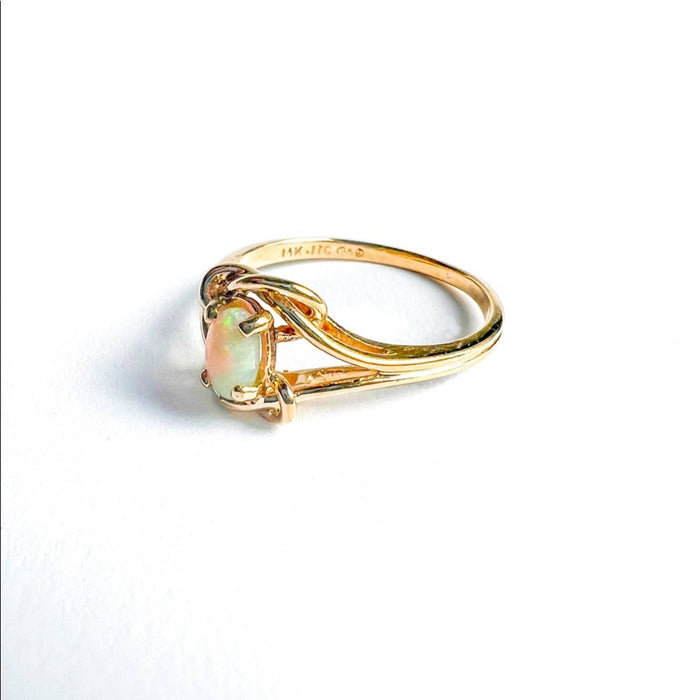 14K Yellow Gold Opal Vintage Ring