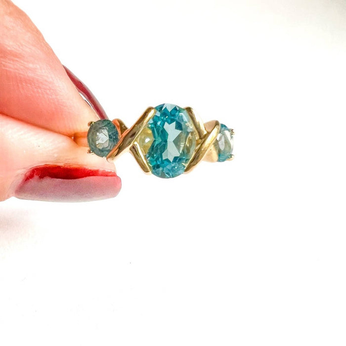 Vintage 14K Yellow Gold Three Stones Aquamarine Ring